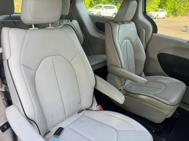 2017 Chrysler Pacifica Hybrid Platinum