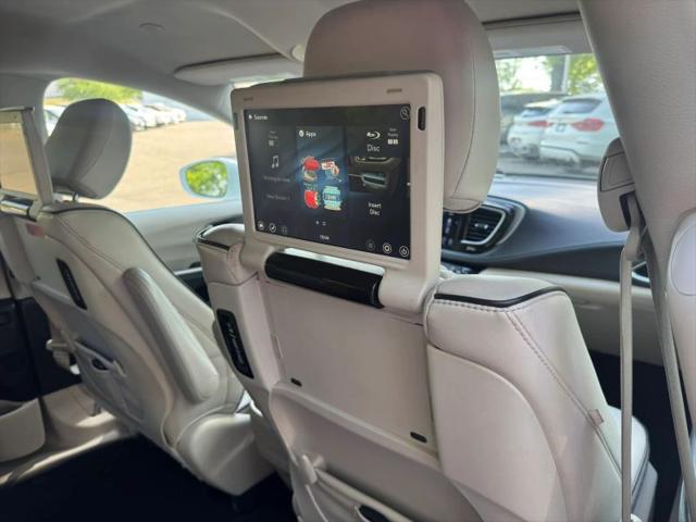 2017 Chrysler Pacifica Hybrid Platinum