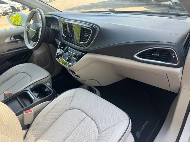 2017 Chrysler Pacifica Hybrid Platinum