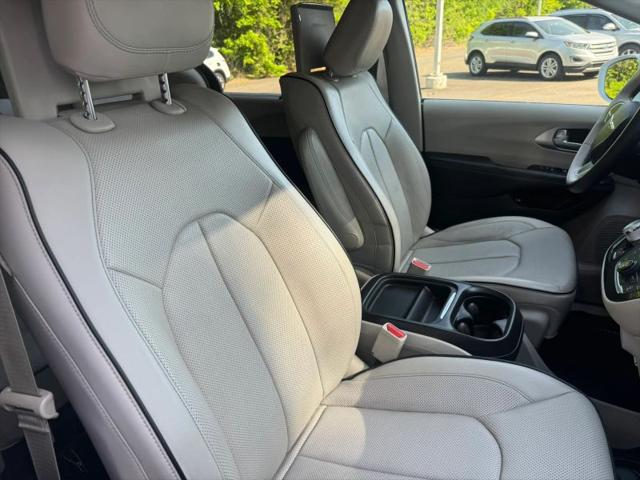 2017 Chrysler Pacifica Hybrid Platinum