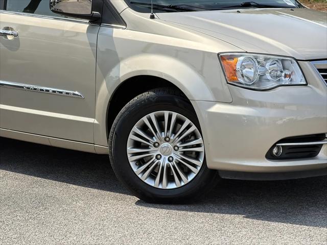 2013 Chrysler Town & Country Touring-L
