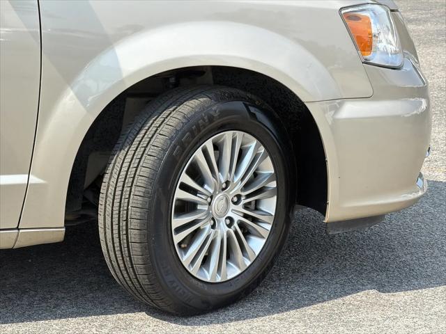 2013 Chrysler Town & Country Touring-L