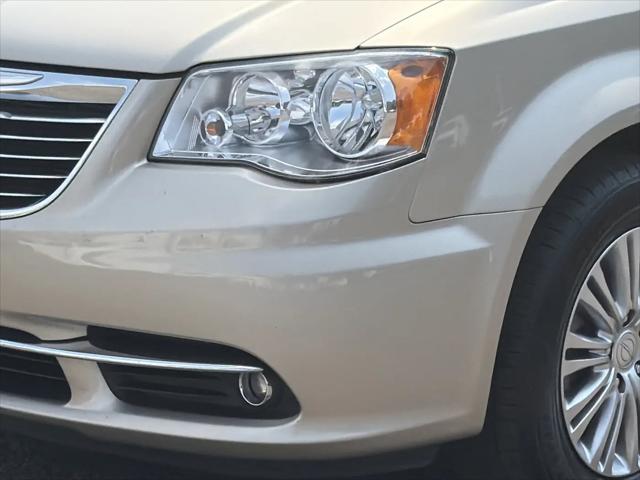 2013 Chrysler Town & Country Touring-L