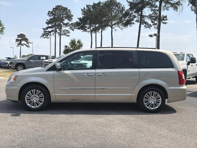 2013 Chrysler Town & Country Touring-L
