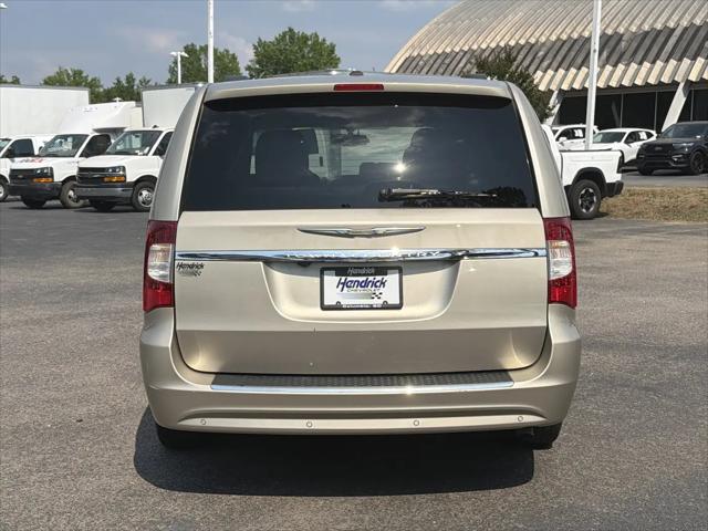 2013 Chrysler Town & Country Touring-L