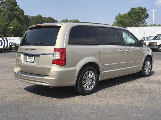 2013 Chrysler Town & Country Touring-L