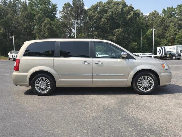 2013 Chrysler Town & Country Touring-L