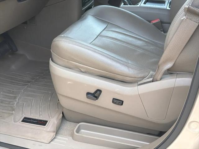 2013 Chrysler Town & Country Touring-L