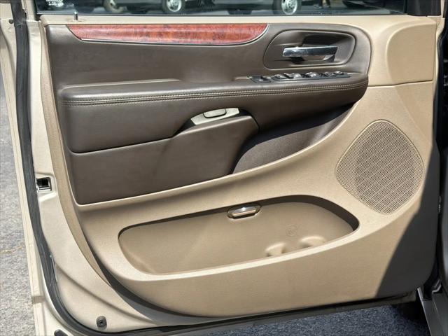 2013 Chrysler Town & Country Touring-L