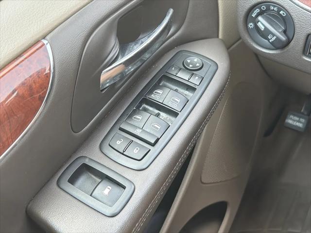 2013 Chrysler Town & Country Touring-L