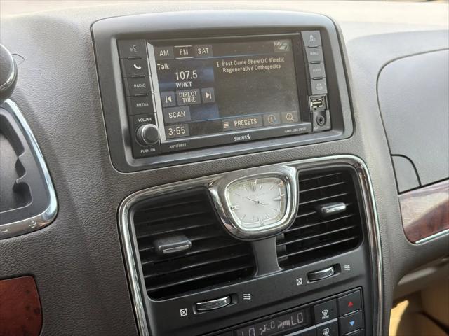 2013 Chrysler Town & Country Touring-L