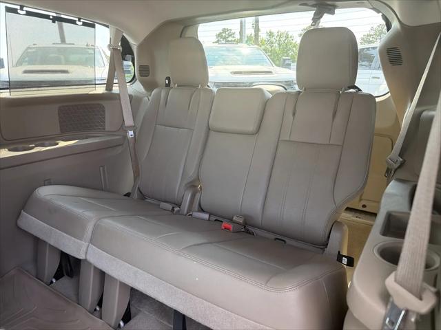 2013 Chrysler Town & Country Touring-L
