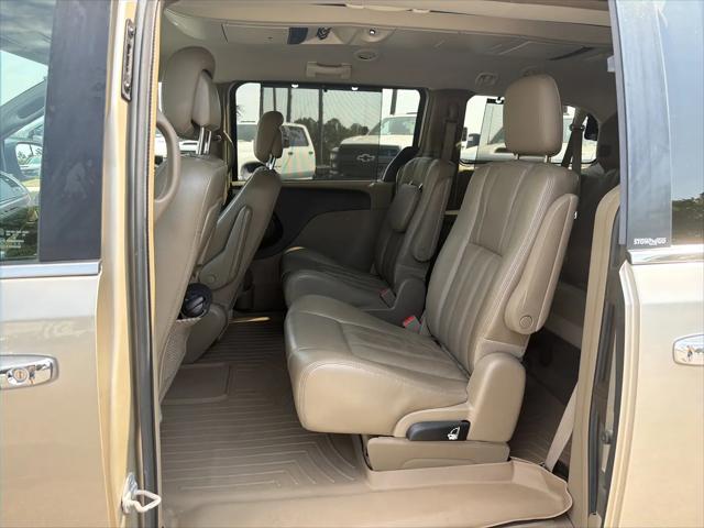2013 Chrysler Town & Country Touring-L