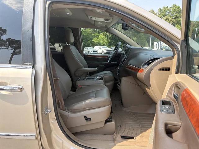 2013 Chrysler Town & Country Touring-L