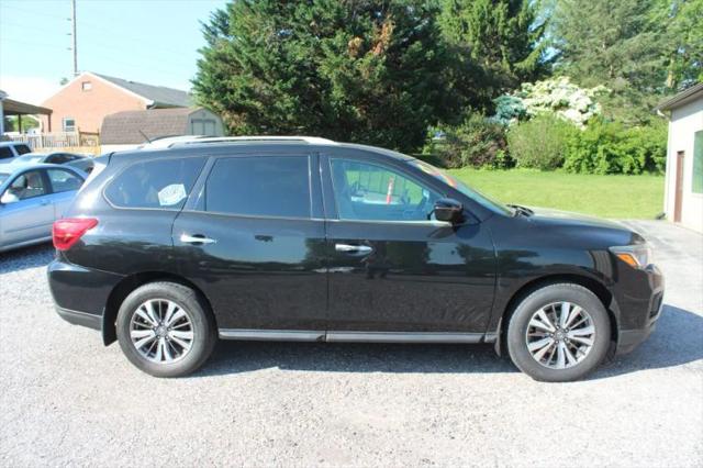 2017 Nissan Pathfinder SV