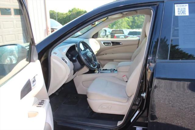 2017 Nissan Pathfinder SV