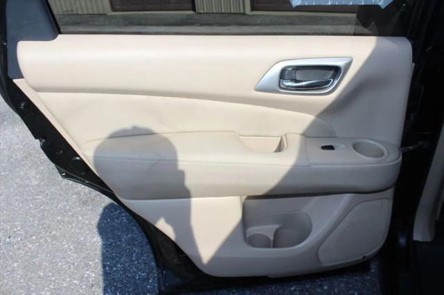2017 Nissan Pathfinder SV