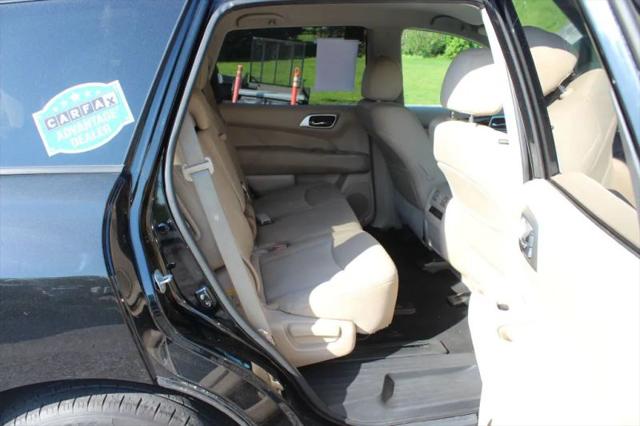 2017 Nissan Pathfinder SV