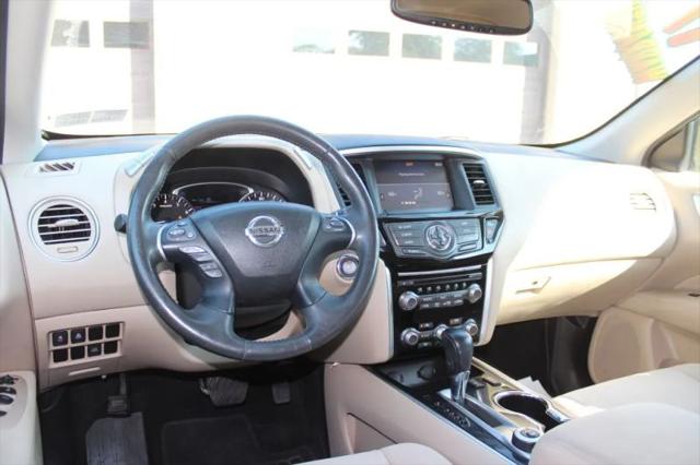 2017 Nissan Pathfinder SV
