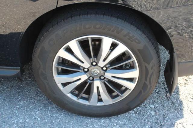 2017 Nissan Pathfinder SV