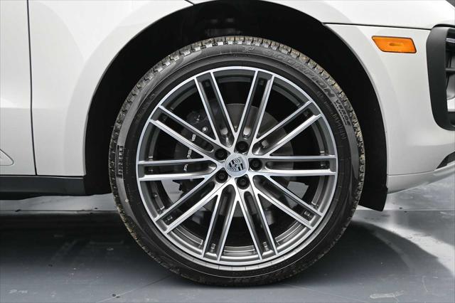 2026 Porsche Macan AWD