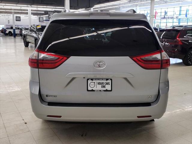 2020 Toyota Sienna LE