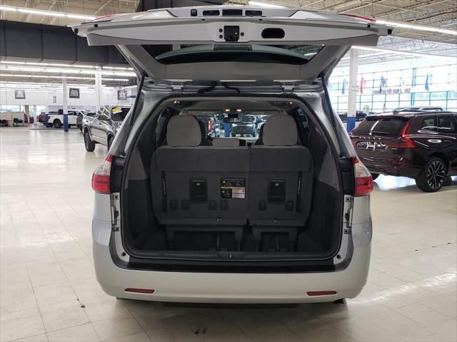 2020 Toyota Sienna LE