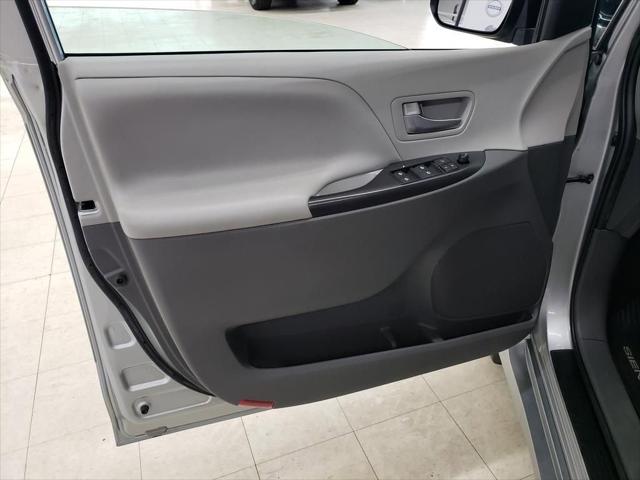 2020 Toyota Sienna LE