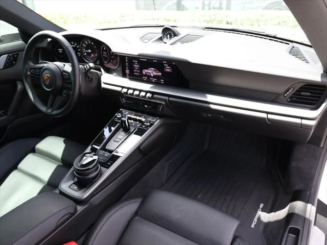 2020 Porsche 911 Carrera