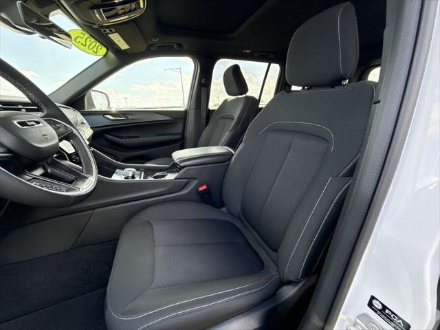 2025 Jeep Grand Cherokee Laredo X 4x4