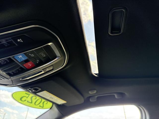 2025 Jeep Grand Cherokee Laredo X 4x4