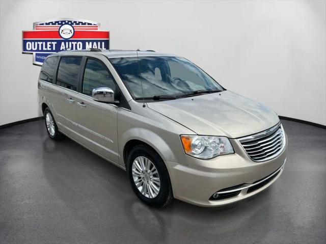2014 Chrysler Town & Country Limited for sale in Okeechobee, FL
