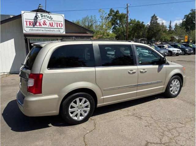 2013 Chrysler Town & Country Touring