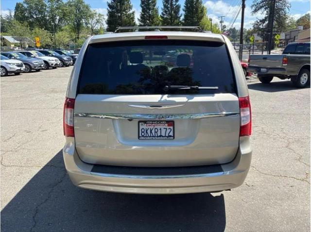 2013 Chrysler Town & Country Touring