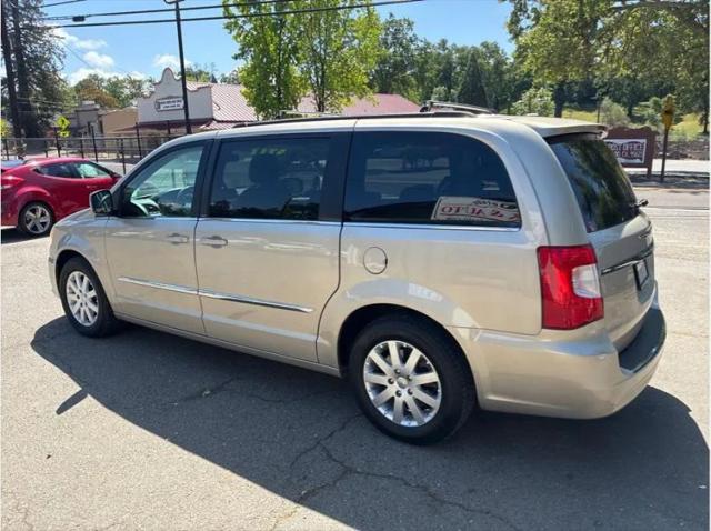 2013 Chrysler Town & Country Touring