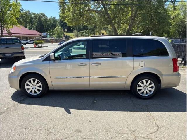 2013 Chrysler Town & Country Touring