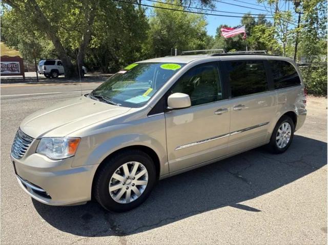 2013 Chrysler Town & Country Touring