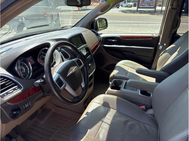 2013 Chrysler Town & Country Touring