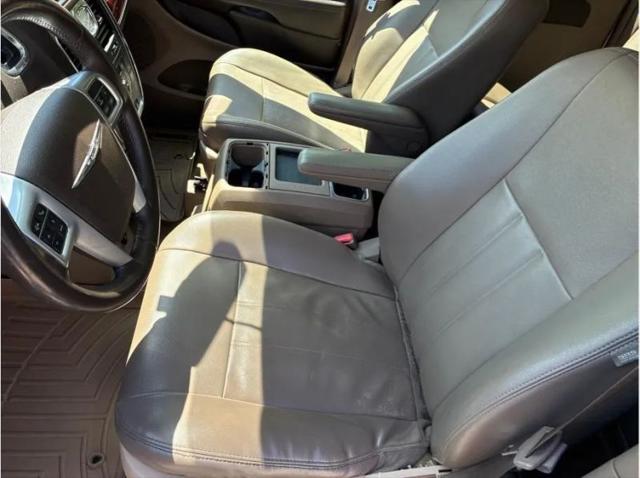2013 Chrysler Town & Country Touring