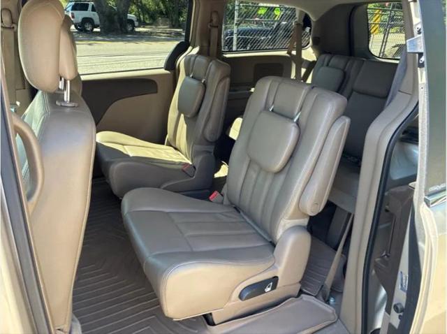 2013 Chrysler Town & Country Touring