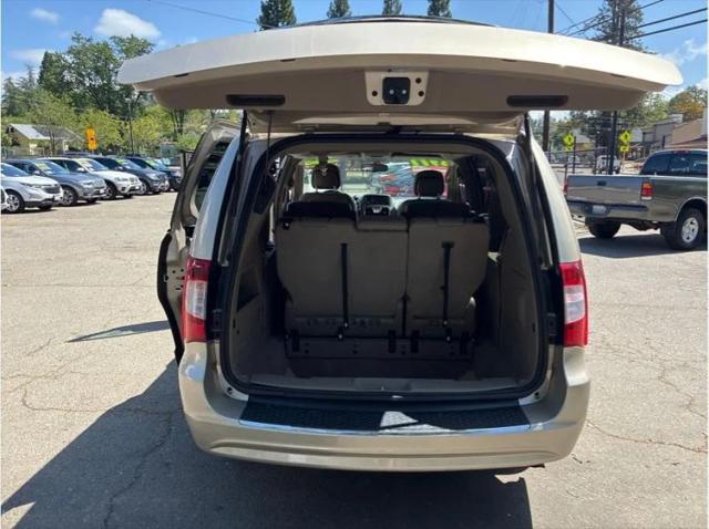 2013 Chrysler Town & Country Touring