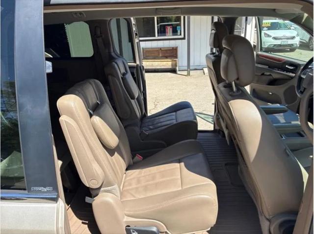 2013 Chrysler Town & Country Touring