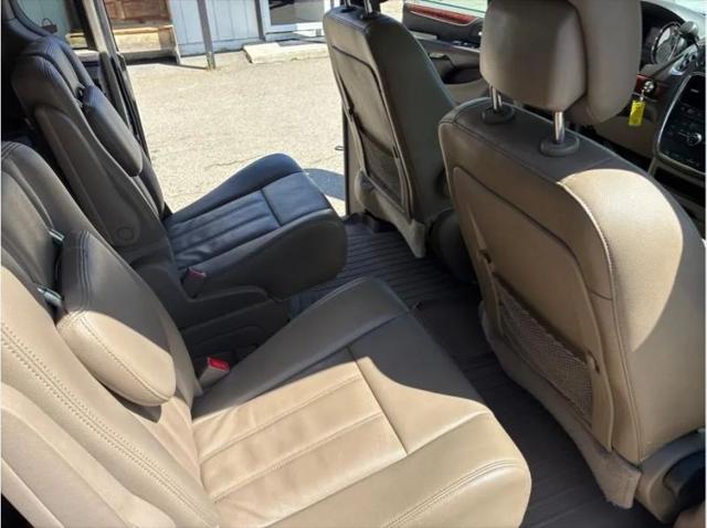 2013 Chrysler Town & Country Touring