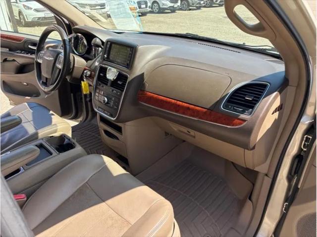 2013 Chrysler Town & Country Touring