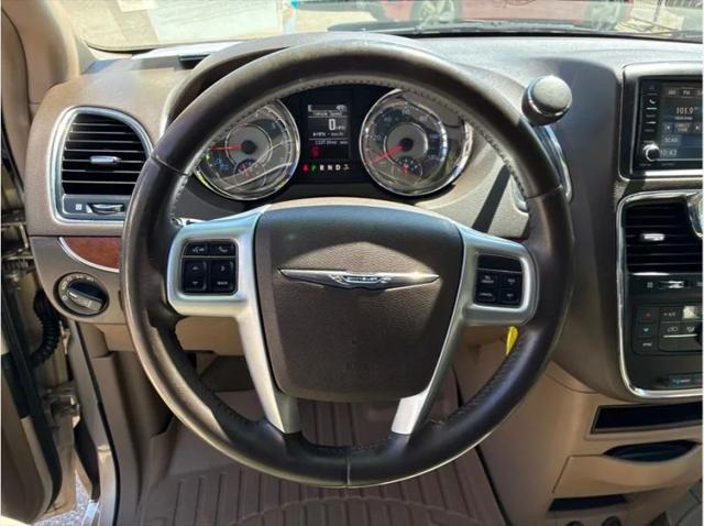 2013 Chrysler Town & Country Touring