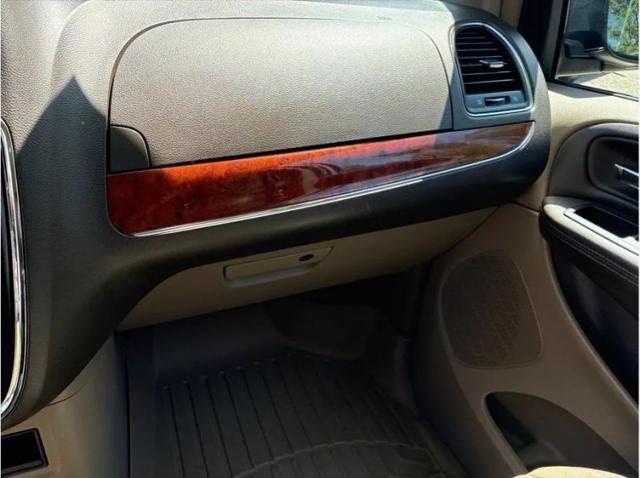 2013 Chrysler Town & Country Touring