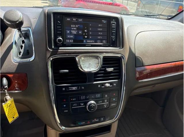 2013 Chrysler Town & Country Touring