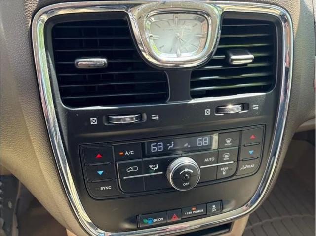 2013 Chrysler Town & Country Touring