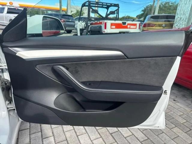 2022 Tesla Model 3 Rear-Wheel Drive