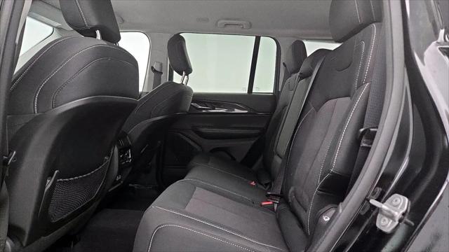 2023 Jeep Grand Cherokee Laredo 4x2